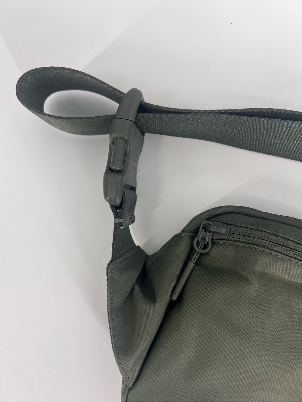 Lululemon Everywhere Belt Bag Green Crossbody Waist Pack Unisex - Picture 6 of 9